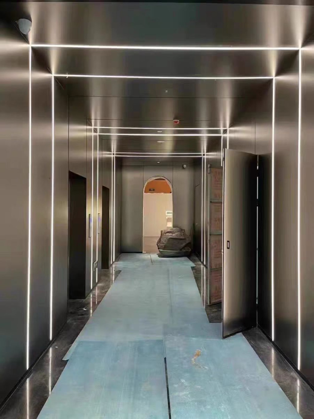 Metal finish wall panel design 60