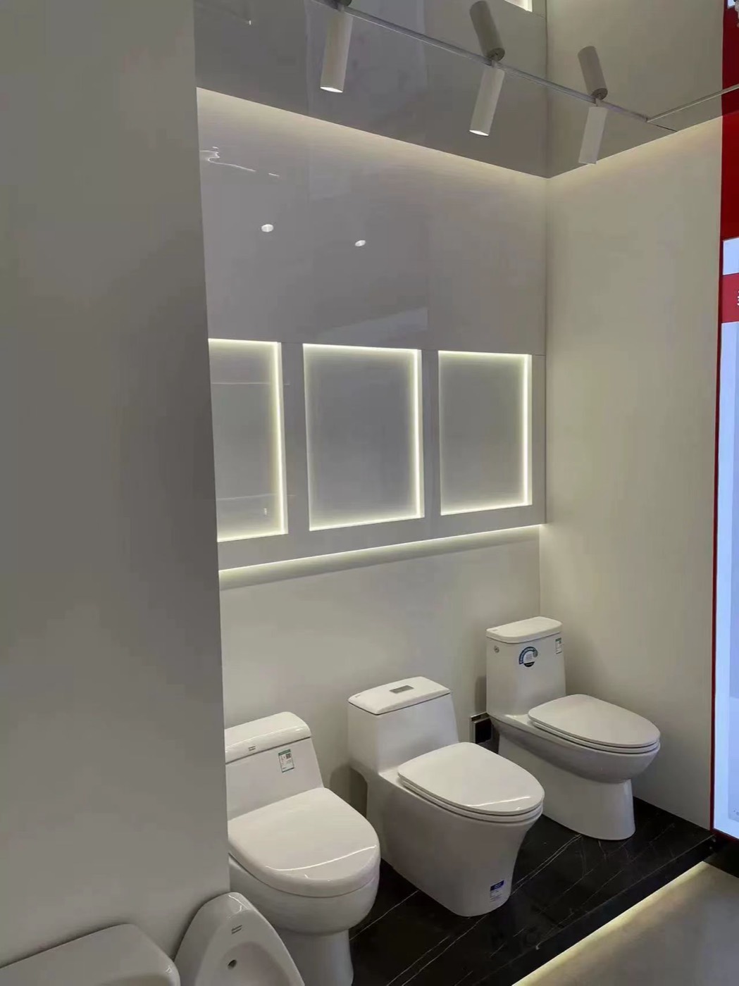 Mirror finish wall panel design 18