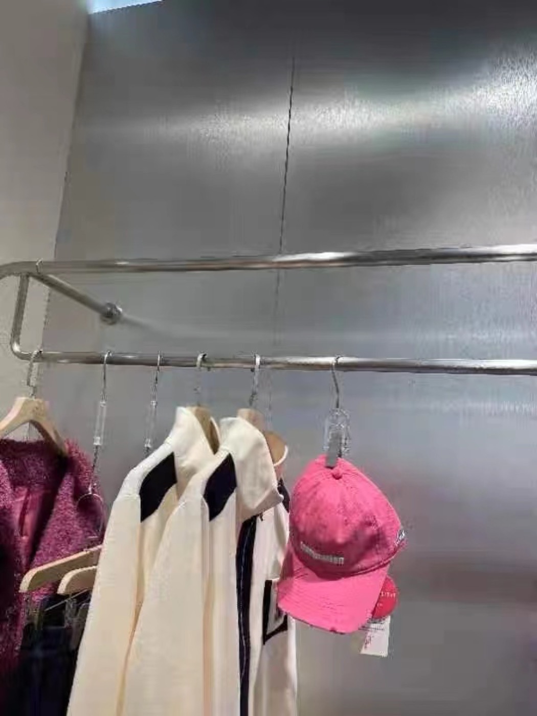 Mirror finish wall panel design 26