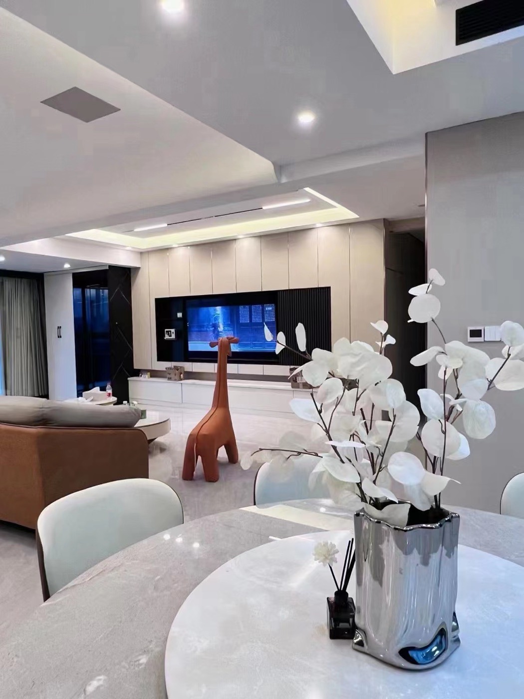 Mirror finish wall panel design 27